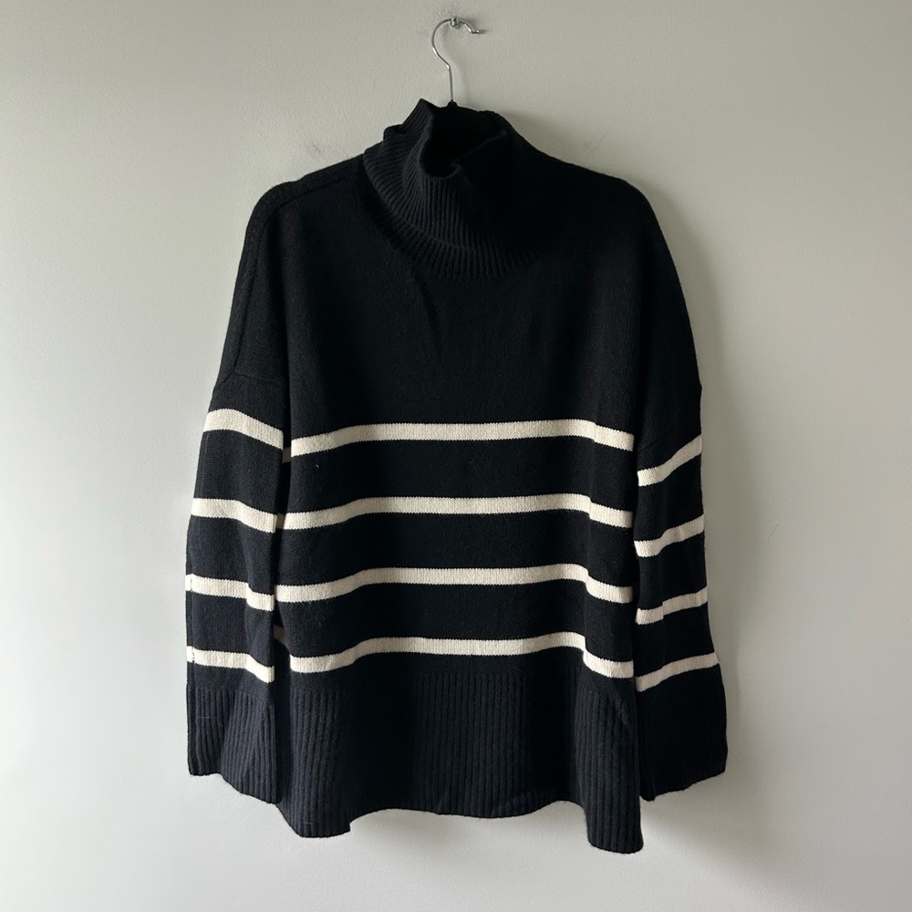Nordstrom 100% cashmere black and cream sweater